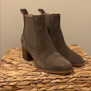 UGG Faye Boot size 9